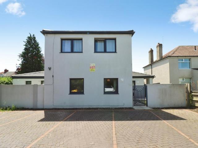 Flat for sale in Feckenham, City Of Bristol