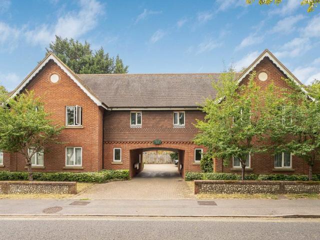 Flat for sale in Bolton Low Houses, Hampshire