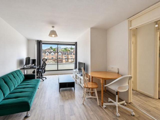 Flat for sale in Charlotteville, Guildford