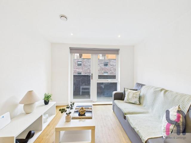 Flat for sale in Georgia, Greater Manchester