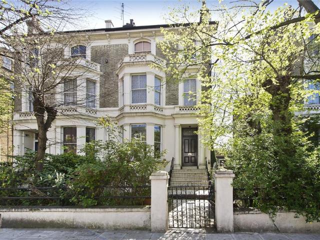 Flat for sale in North Kensington, Greater London