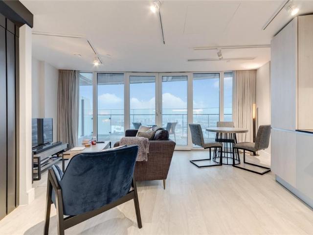 Flat for sale in Isle Of Dogs, Greater London