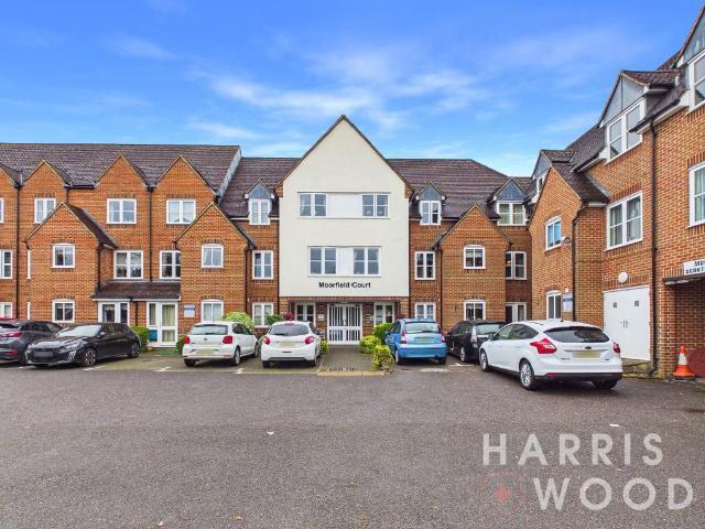 Flat for sale in Chipping Hill, Essex