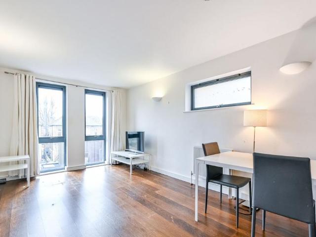 Flat for sale in Islington, Greater London