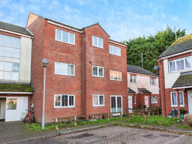Flat for sale in Clay Lake, Gosberton Clough