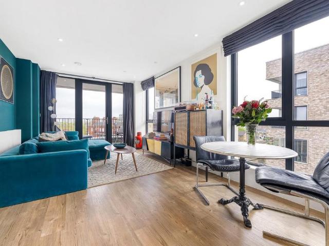 Flat for sale in Brixton, Greater London