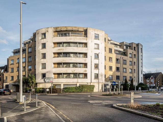 Flat for sale in Horsell, Woking