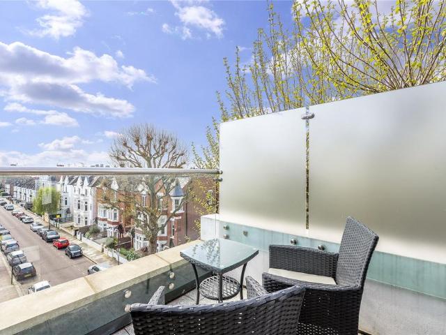 Flat for sale in Fulham, Greater London