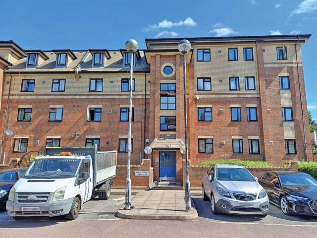Flat for sale in Mapesbury, Greater London