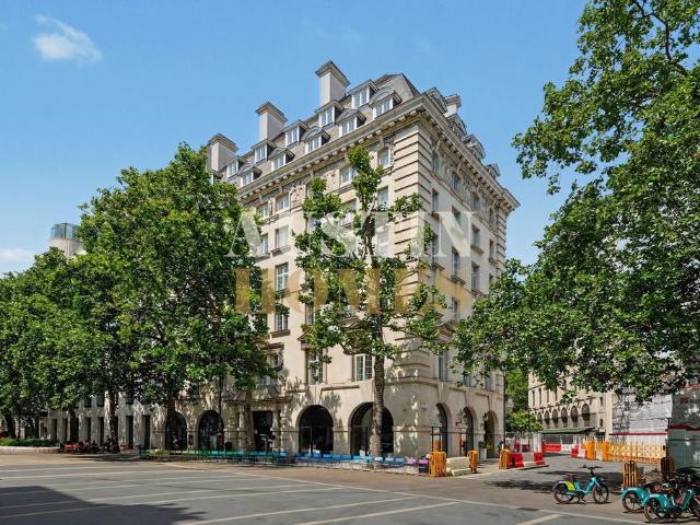 Flat for sale in St Clement Danes, Greater London