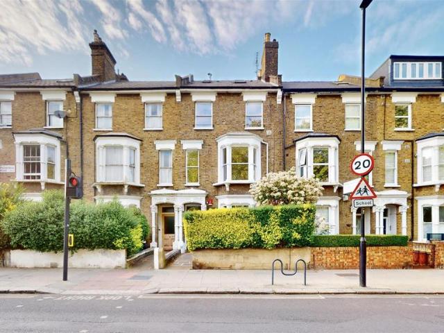 Flat for sale in Gospel Oak, Greater London