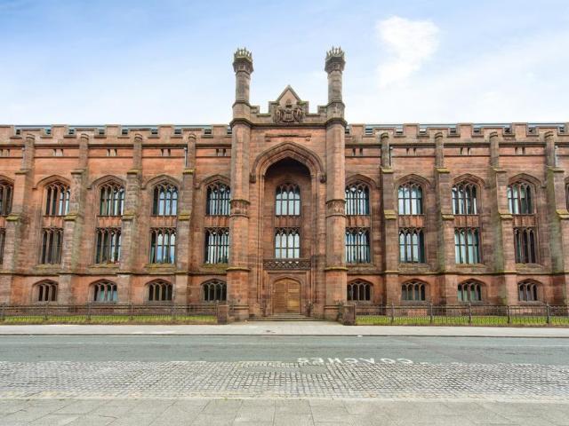 Flat for sale in Islington, Calderstones