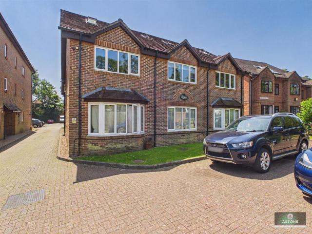 Flat for sale in Glynde, West Sussex