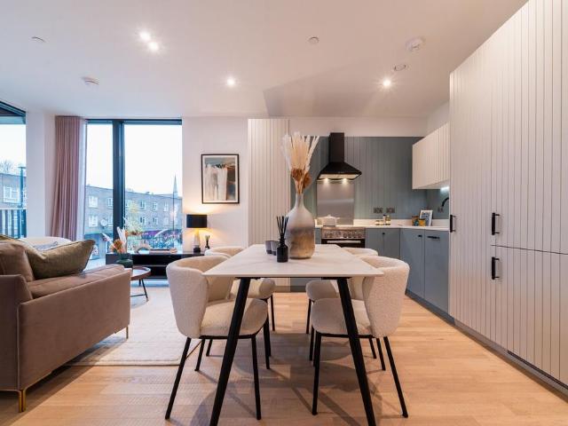Flat for sale in London Borough of Hounslow, Greater London