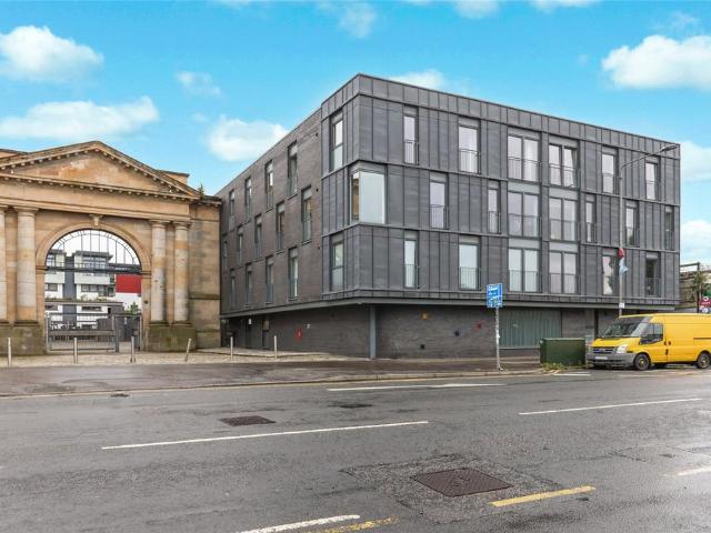 Flat for sale in Calton, Scotland