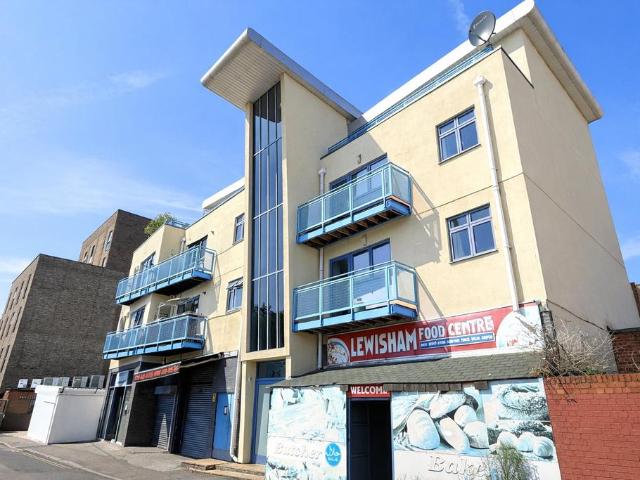 Flat for sale in London Borough of Lewisham, Ladywell