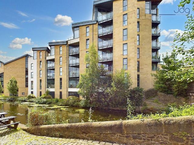 Flat for sale in Greaves, Bare