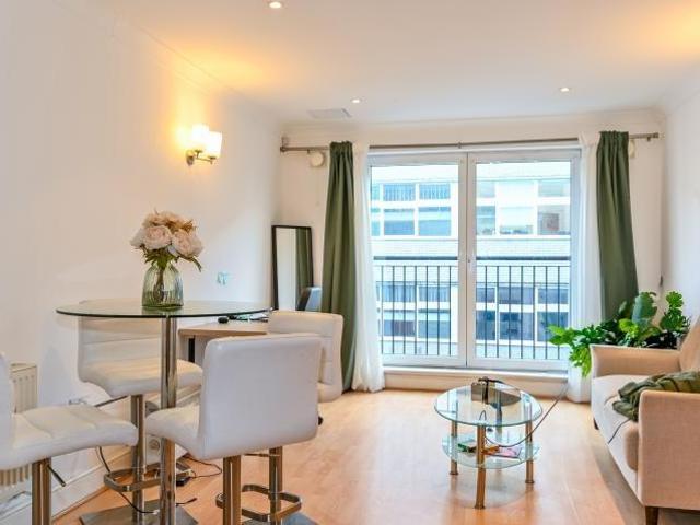 Flat for sale in Barnsbury, Greater London