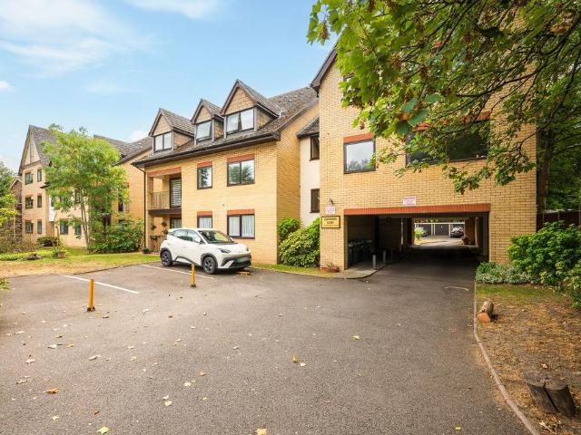 Flat for sale in Beckenham, Greater London