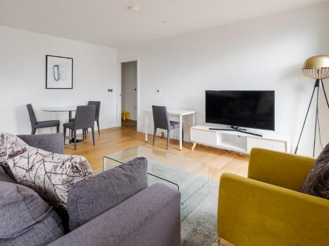 Flat for sale in St. George in the East, Wapping