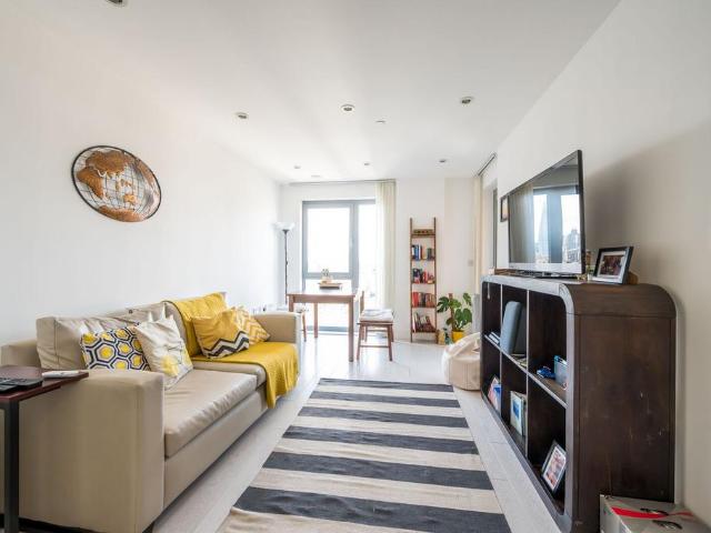 Flat for sale in St. George in the East, Greater London