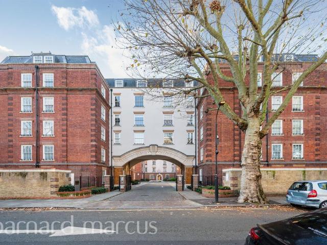 Flat for sale in West Kensington, Greater London