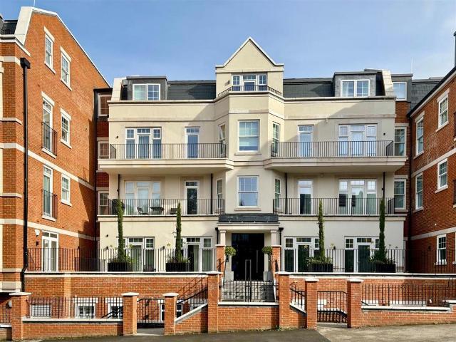 Flat for sale in Sevenoaks, The Butts
