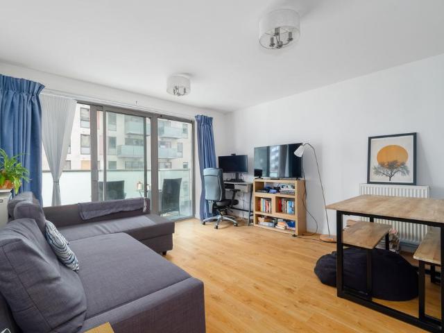 Flat for sale in London Borough of Tower Hamlets, Greater London
