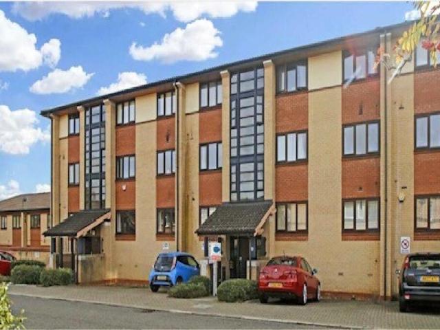 Flat for sale in Milton Keynes