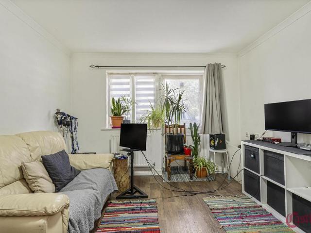 Flat for sale in Hackney Wick, Greater London