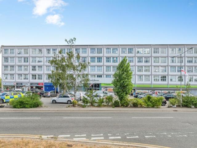 Flat for sale in East Tilbury, Essex