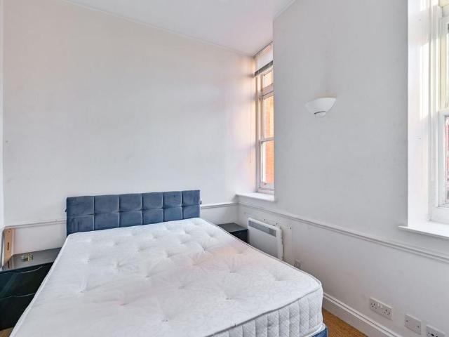 Flat for sale in London Borough of Lambeth, Greater London