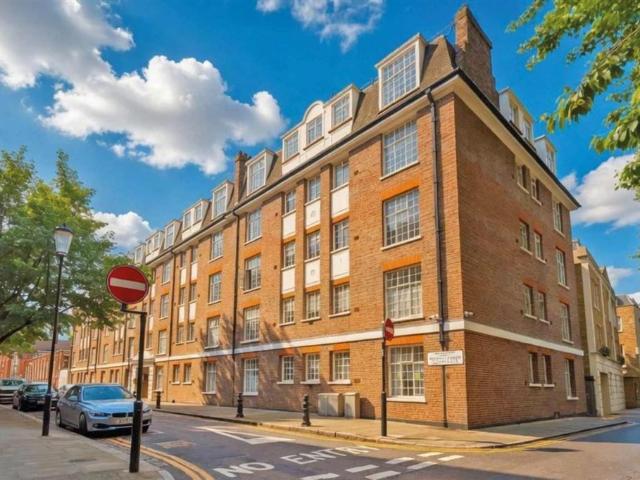 Flat for sale in Chelsea, Greater London