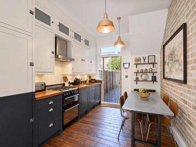 Flat for sale in London Borough of Hackney, Greater London