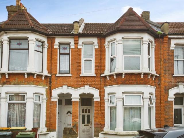 Flat for sale in Plashet, Greater London