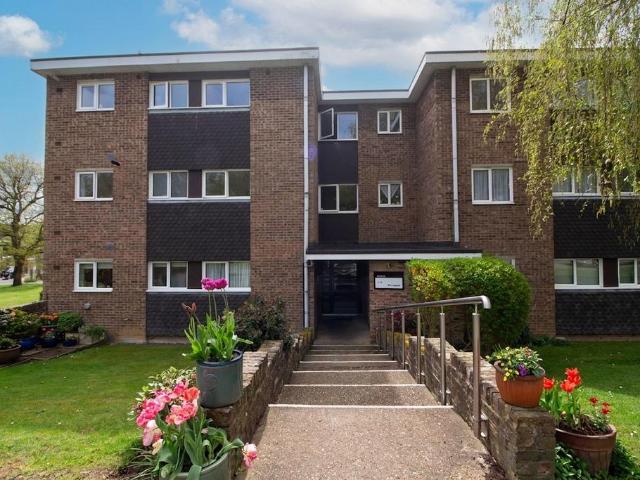 Flat for sale in Watford Rural, Batchworth