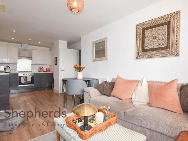 Flat for sale in Broxbourne, Hertfordshire