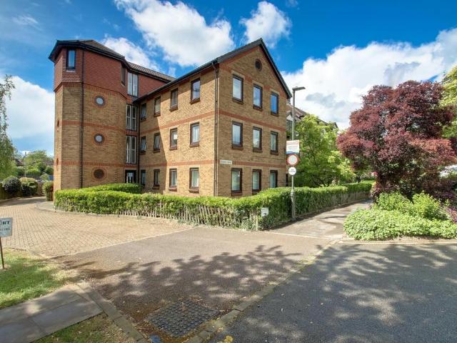 Flat for sale in Finchley, Greater London