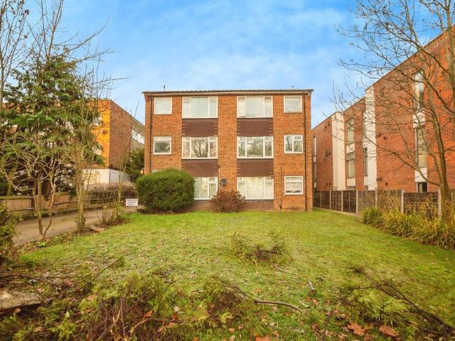 Flat for sale in Longlands, Frognal