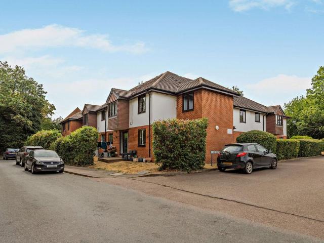 Flat for sale in St Albans, Five Acres
