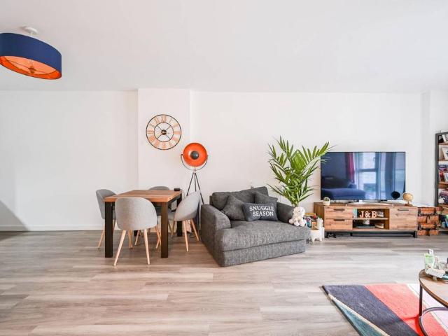 Flat for sale in Upton Park, Greater London