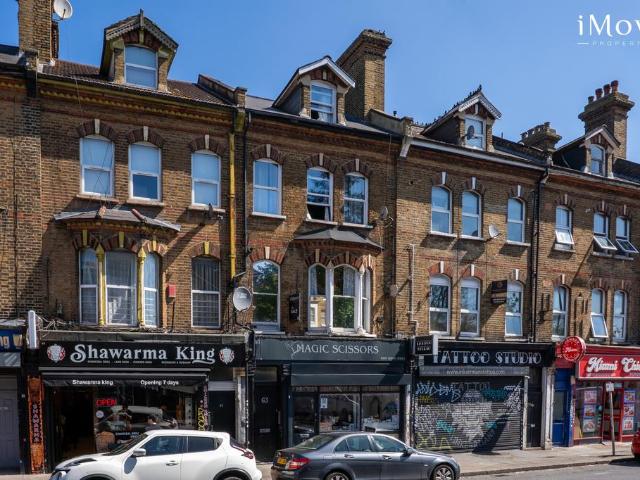 Flat for sale in Crystal Palace, Greater London