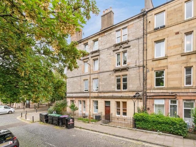 Flat for sale in Hillside, Leith