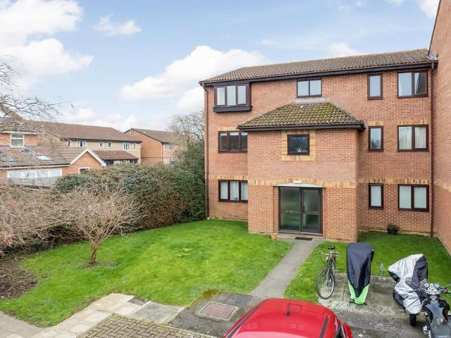 Flat for sale in Dromore, Oxfordshire