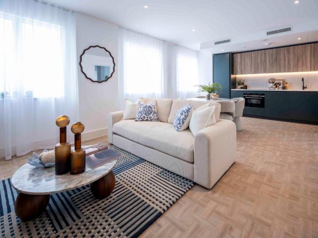 Flat for sale in Clapham Junction, Greater London