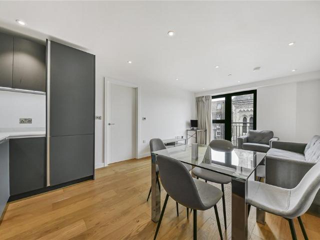 Flat for sale in St. George in the East, Wapping