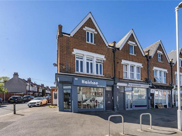 Flat for sale in New Malden, Greater London
