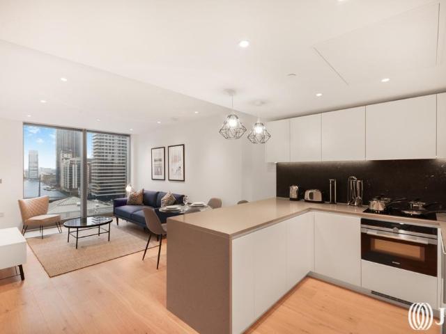 Flat for sale in Canary Wharf, Greater London