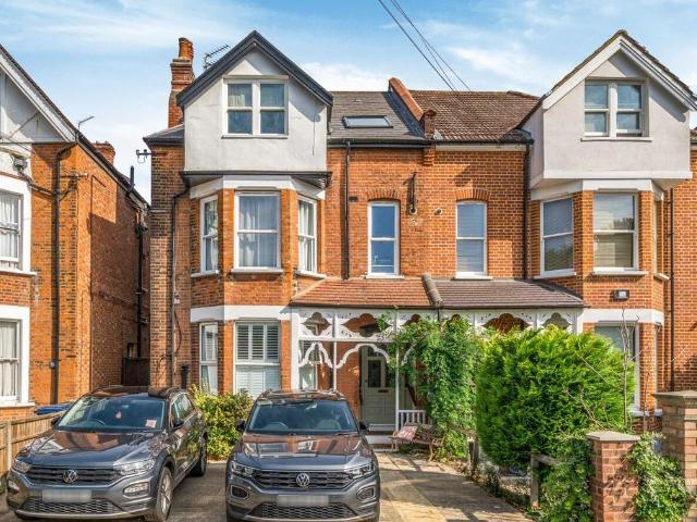 Flat for sale in London Borough of Ealing, Greater London