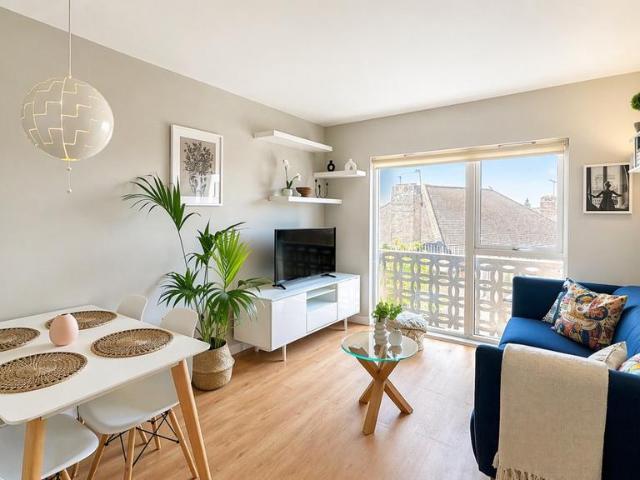 Flat for sale in London Borough of Ealing, Greater London